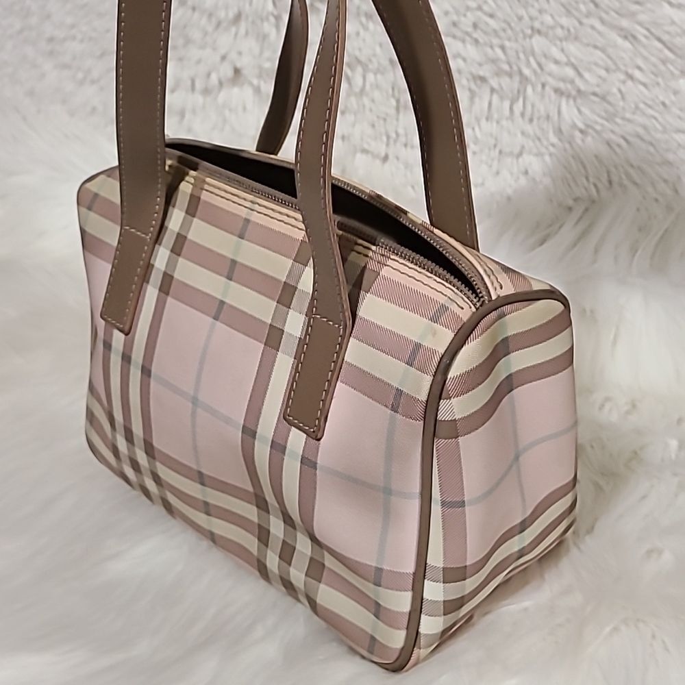 💯 Authentic Burberry Handbag 🍀 - Picture 12 of 12